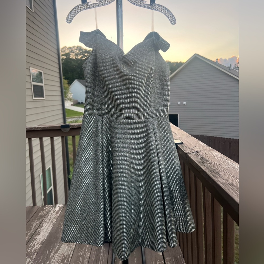 La Scala Womens Large Silver Sparkle Dress Short With Off The Shoulder Sleeves